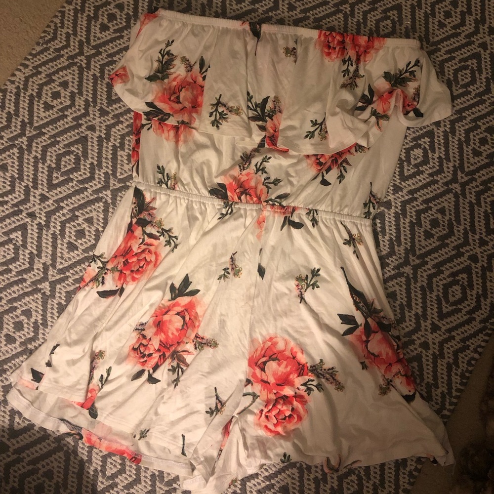 NWOT Floral strapless romper